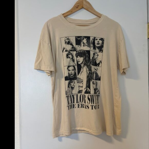 Taylor Swift Eras Tour - Official T-Shirt (M) with Wristband - Picture 1 of 3